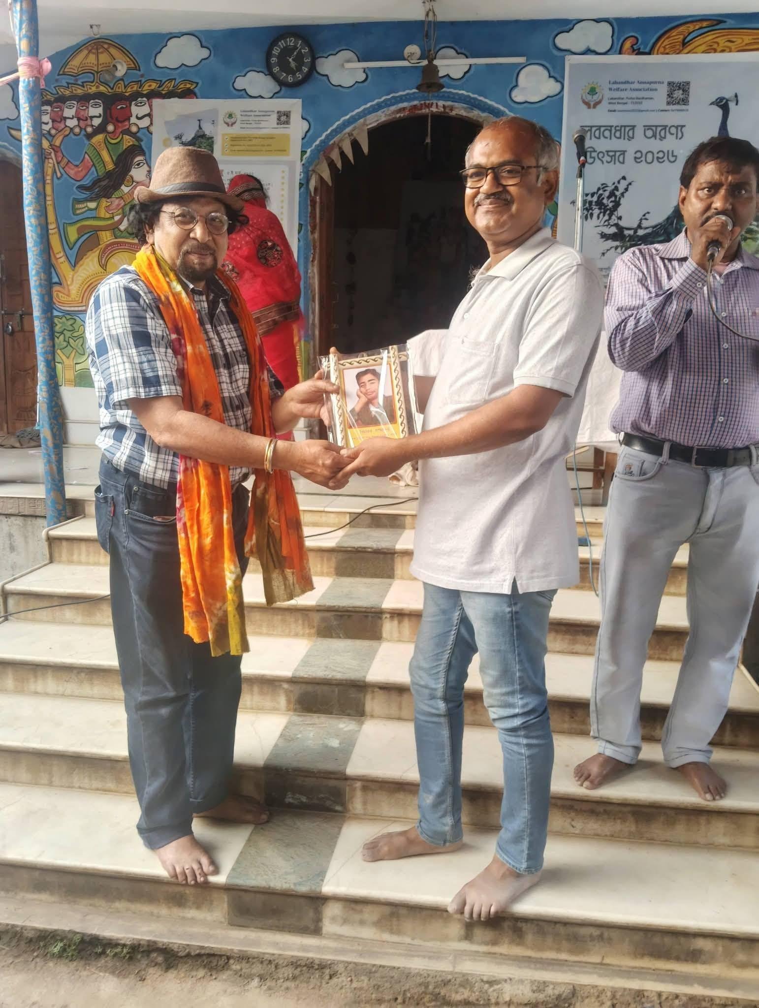 লবণধার অরণ্য উৎসব ২০২৬ এ সম্মানীয় শিল্পীদের সম্মাননা প্রদান